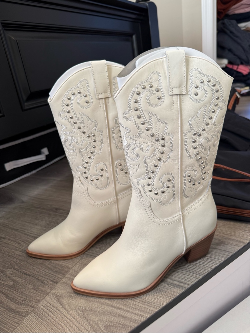 Dolce Vita Off White Embroidered Western Heeled Boots NWT